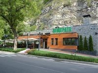 3.лакатник пещерата